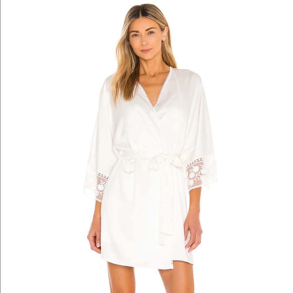 Flora Nikrooz Kylie Robe in Ivory. Bridal getting ready robe.